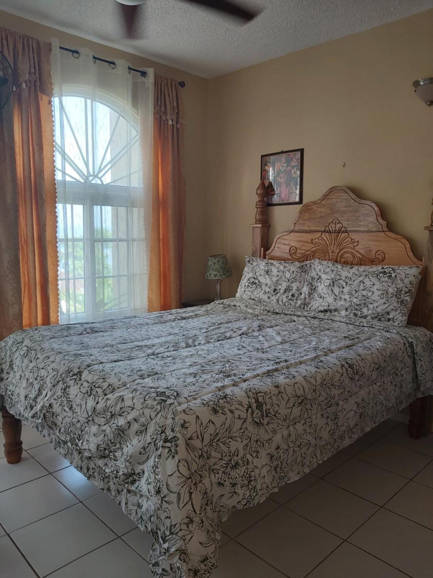 Elegant Condo Awesome View Ocho Ríos Chambre photo